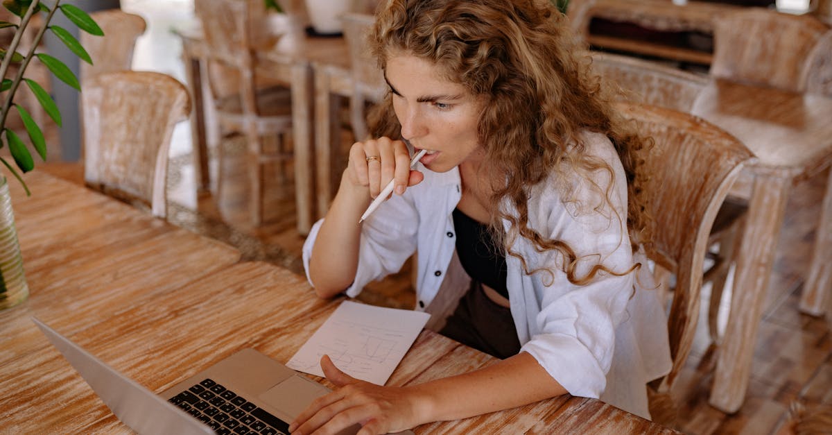 試験勉強に行き詰まり悩む様子