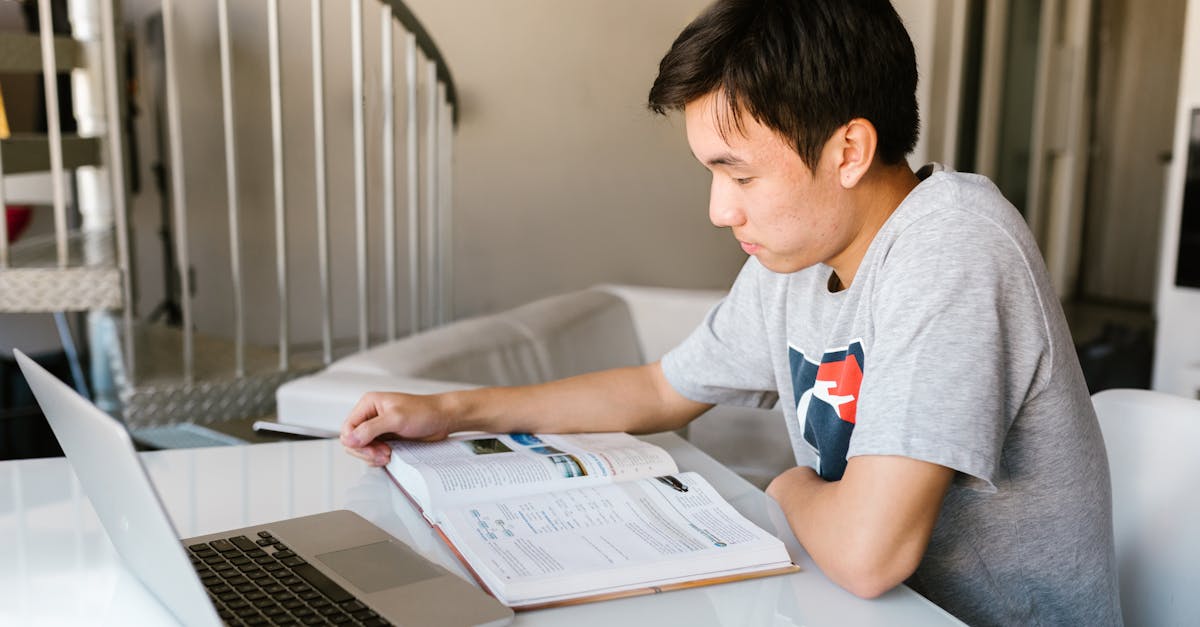 合格を目指して勉強する様子