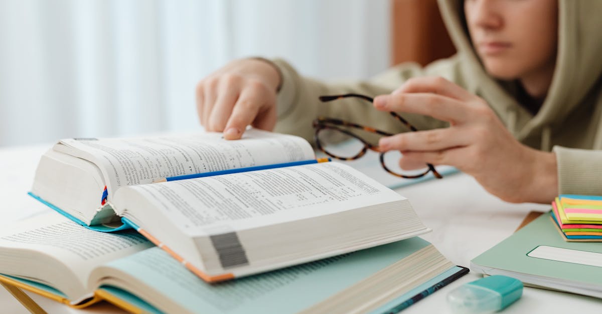 最新教材で勉強する様子